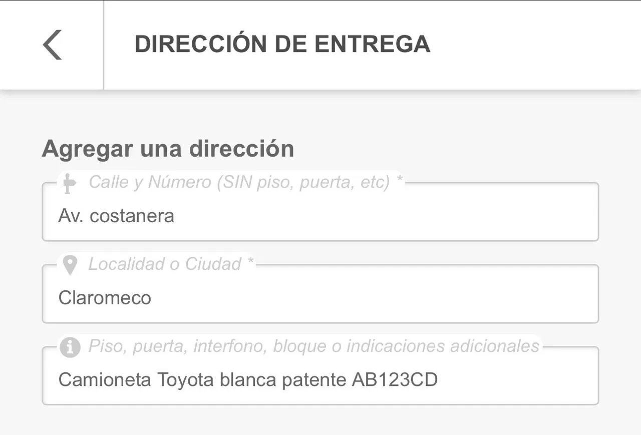 Pantalla con campos para completar dirección y referencia